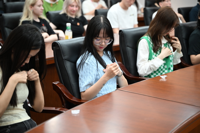 多元汇聚新能量 海纳百川绽新彩——国际教育学院举行2025级国际学生开学典礼暨入学教育 多元汇聚新能量 海纳百川绽新彩——国际教育学院举行2025级国际学生开学典礼暨入学教育